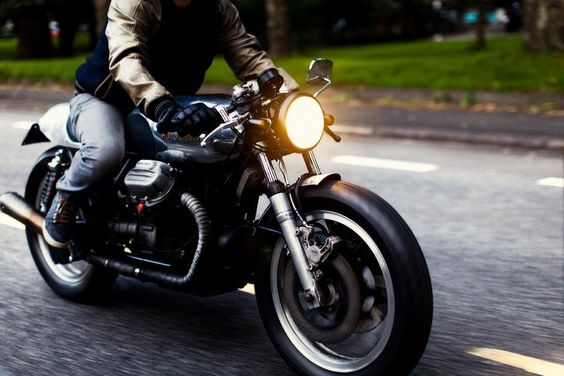 Riding Moto Guzzi #caferacer | 