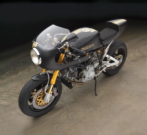 RocketGarage Cafe Racer: Ducati by Moto Studio