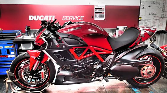 RocketGarage Cafe Racer: Ducati Diavel Drag Bike