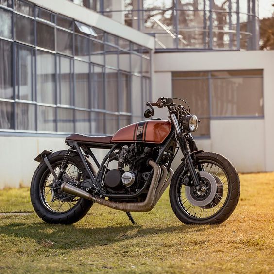 So clean, so fresh. 1978 Kawasaki Z650 shared with us by Netherlands’ @wrench_kings.