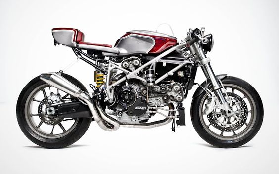The amazing Ducati 749 cafe racer by South Garage. Bella!