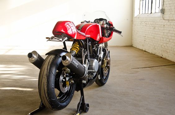 The Ducati Leggero series of limited production motorcycles by Walt Siegl have earned themselves a place of reverence in the lexicon of the world’s Ducatistas – Walt is an engineer’s engineer and his custom motorcycles are hotly anticipated by everyone who’s familiar with his work. These two Ducatis are his newest creations and Walt 