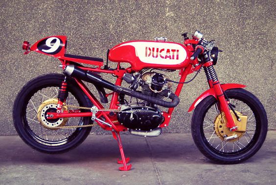 The home of one of Europe’s leading Ducati custom shops is not Italy, but Spain. Radical Ducati is based in Madrid, and has carved a niche in contemporary upgrades of Monsters and such ilk. But this latest ‘preparacione’ is a charming departure from the usual. Based on an ancient Ducati 125, the Carallo Sport has…