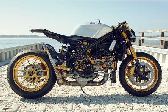 This Ducati 1098 ‘café fighter’ was a trackday machine until it was damaged in an accident. Most people would repair a 1098 back to standard spec, but owner Alonzo Bodden decided to give his to a Florida-based custom workshop, Nick Anglada Originals.