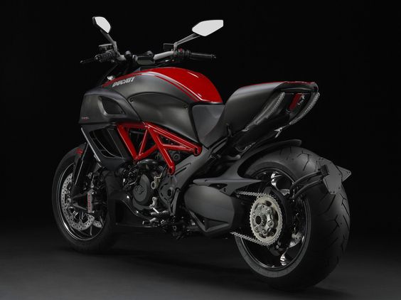 TWO WHEELS: DUCATI DIAVEL CARBON RED