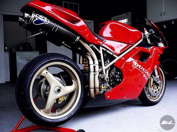 Untitled — Classic Beauty | Ducati 916 @DucatiGram •...