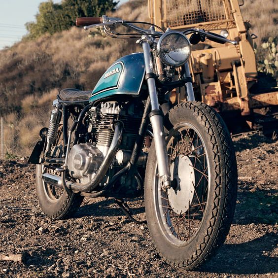 Very nice treatment of this Honda CB360. love the slim, and stripped down look. 