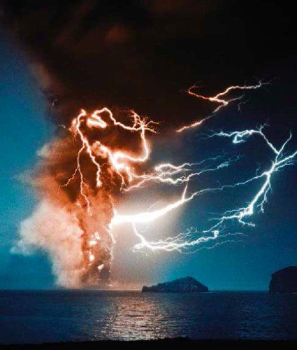 Volcanic lightning, Iceland ♡