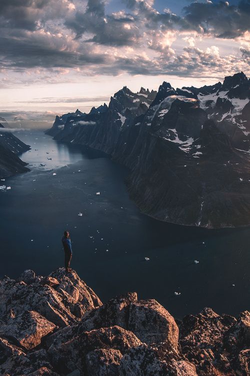 w-canvas:  Somewhere Only We Know by Max Rive