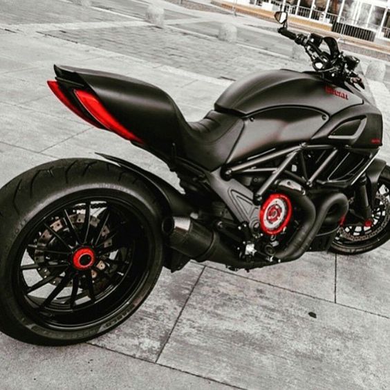 Who wants this Ducati Diavel? @amazingsportbikes @amazingsportbikes @amazingsportbikes @amazingsportbikes Via: @motolawyer