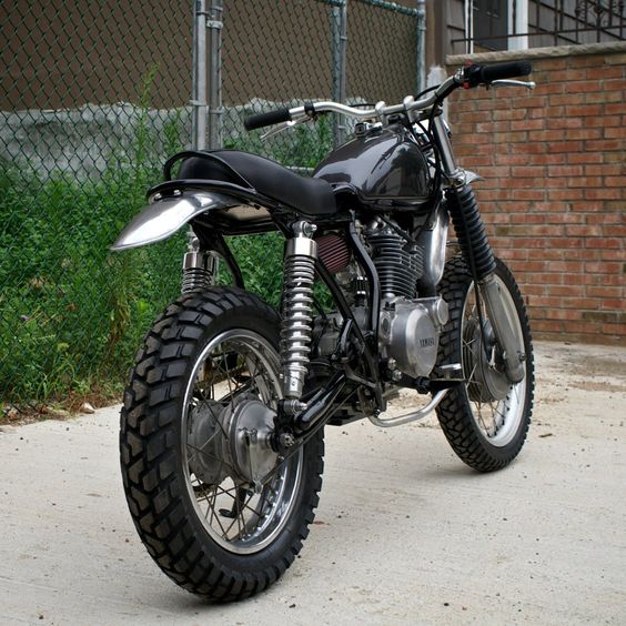 Yamaha 600 single dirt bike custom i like but it looks like a reg bike!
