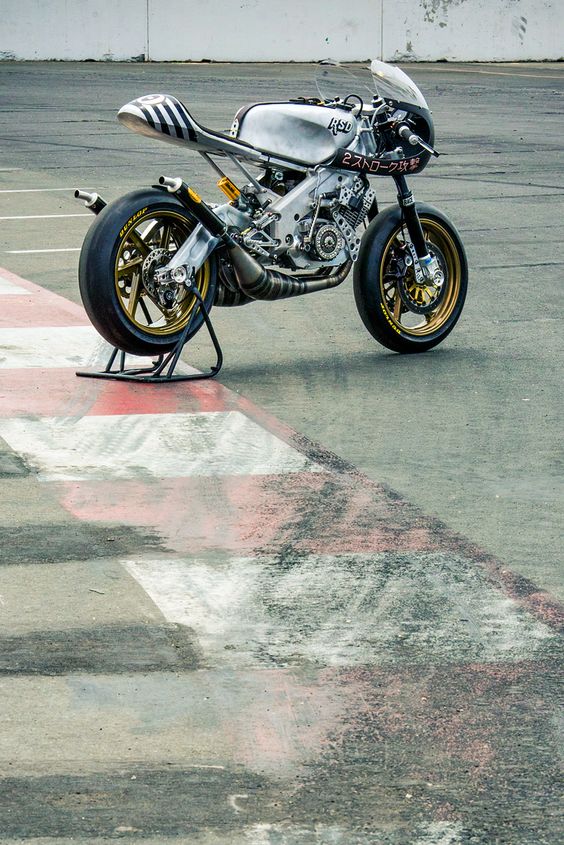 #Yamaha RD400 #caferacer #motorcycle #EatSleepRIDE