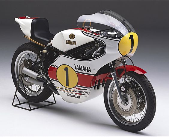 Yamaha YZR500 of 1975- one of the prettiest classic GP bikes with one of the most simple but effective liveries.