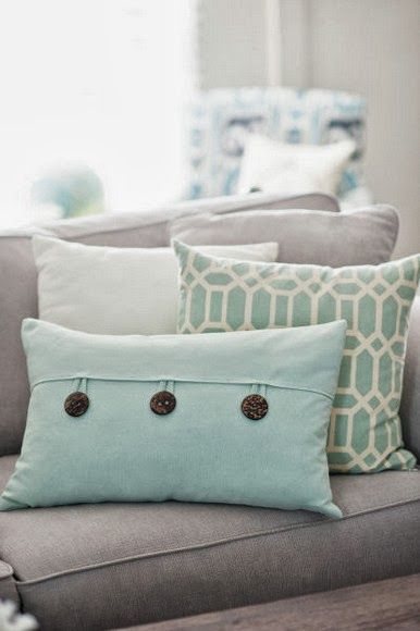 10 TIPS that help you decorate with PILLOWS #HappybyDesign #sponsored