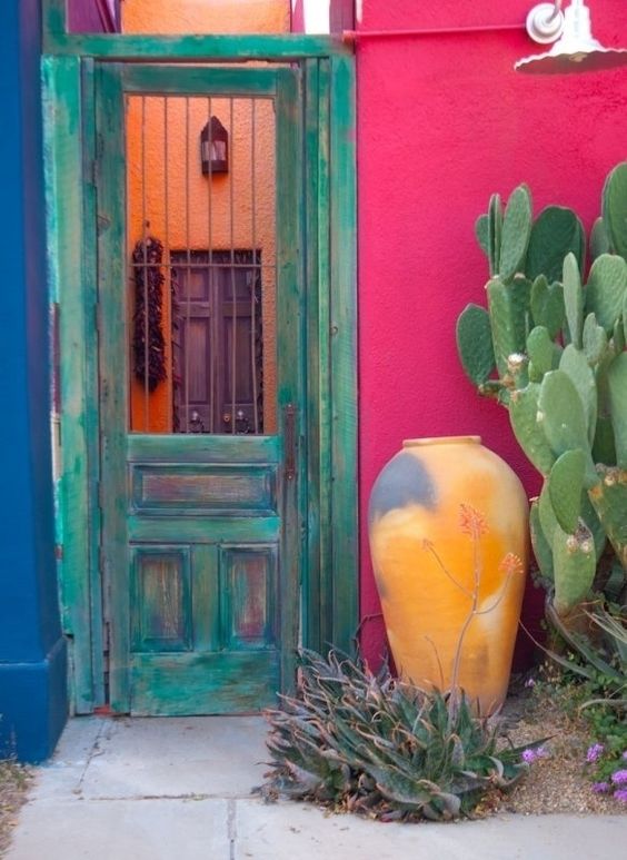 28 Stunning New Mexican Decor Ideas You Can Totally Copy ... Adobe style gate and   luv it!!!