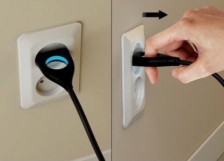 All plugs should have an easy yanking center from now on. | 33 Ingeniously Designed Products You Need In Your Life