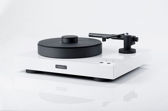 bergmann's magne turntable uses air to keep floating records linear