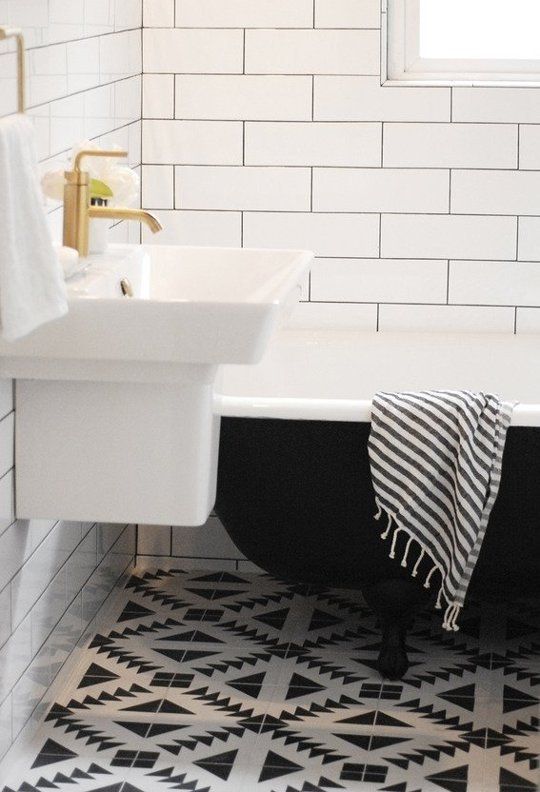 Black and White Bathroom Inspiration | Apartment Therapy