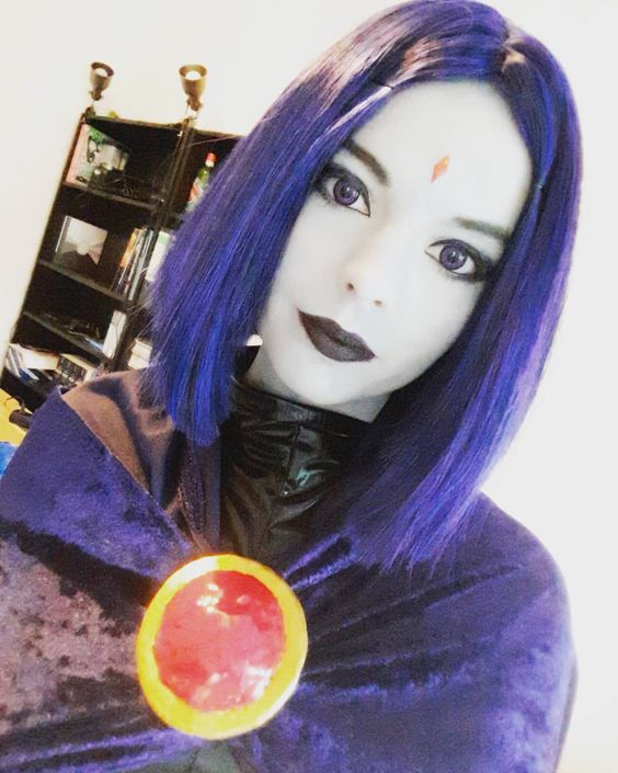 Character: Raven / From: DC Comics 'Teen Titans' / Cosplayer: Blossom of Faelivrin (aka Jasmin Skellington)