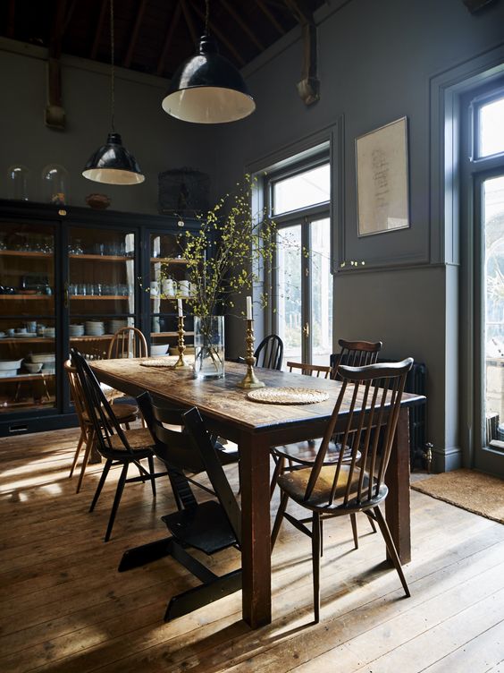 English kitchen/dining room: London theater designer Niki Turner's remodeled kitchen in a former billiard room in a historic house in Gloucestershire | Remodelista