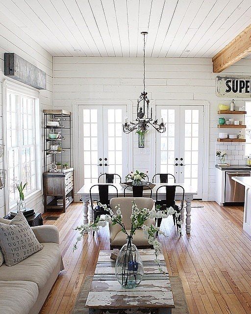 Even if country chic isn't the first phrase you'd use to describe your decor taste, we're guessing you've sat spellbound through at least one episode of HGTV's Fixer Upper.