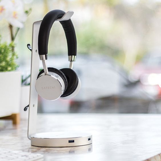 Everything Should Have Its Place: Here’s one for your headphones! The Satechi Aluminum USB Headphone Stand.