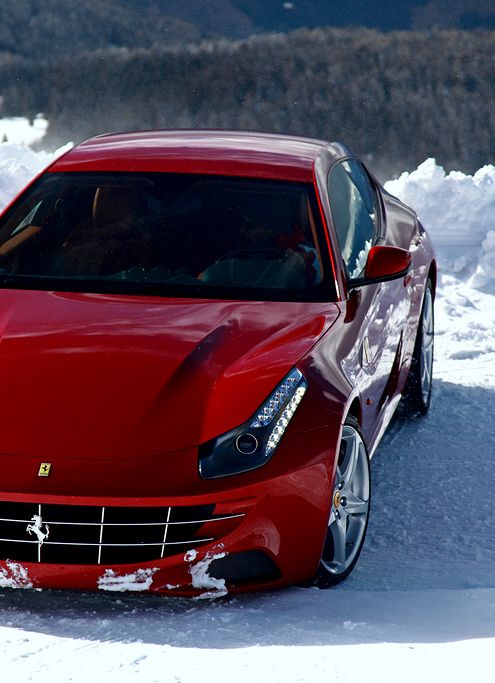 Ferrari FF playing in the snow