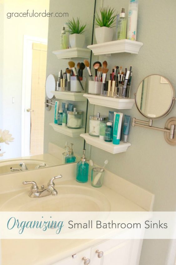 Have a small bathroom? Make your own Bathroom Storage Shelves. Bathroom Storage Ideas for Small Spaces; solutions for your everyday family. Bathroom Hacks and Tricks you wish you knew yesterday.