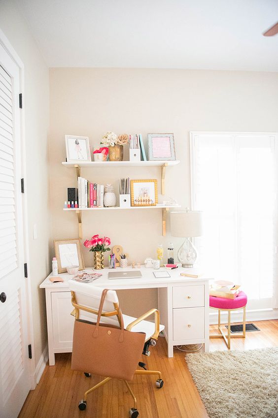 How Lauren Ashley turned a corner of her bedroom into her own office space
