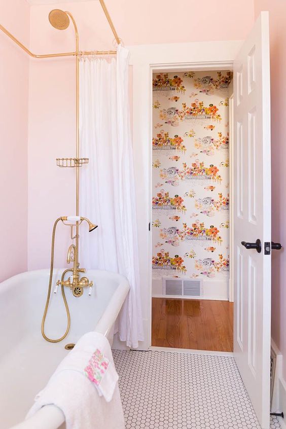 i think i need a pale pink bathroom! also, love the gold shower hardware and clawfoot tub, of course.