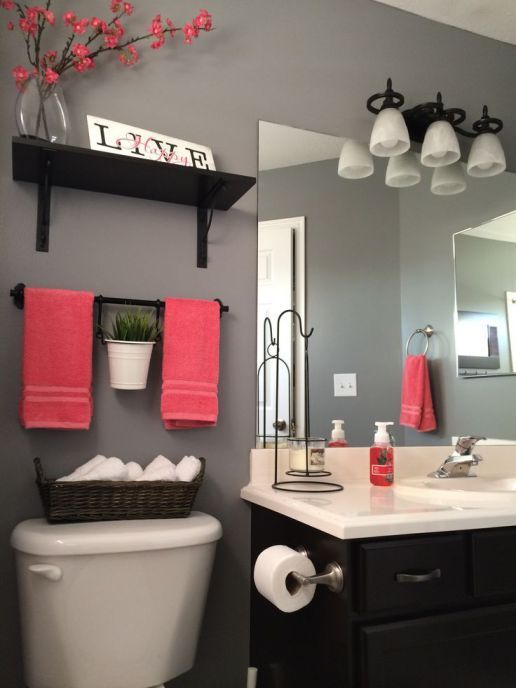 ideas to decorate a small bathroom with colour.