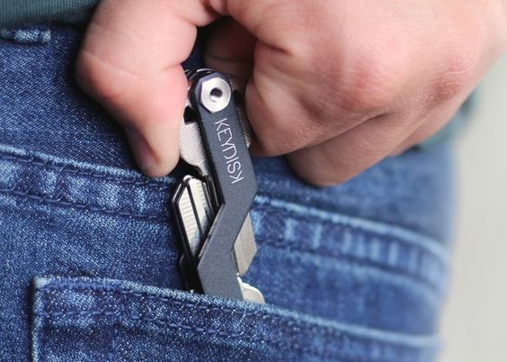 Keydisk Mini Minimalist Key Holder (video) - The KEYDISK MINI is the perfect little tool to keep your keys organized and neat. It fits in all pockets and gets rid of unwanted bulk, unlike those lame conventional key rings! | via Geeky Gadgets