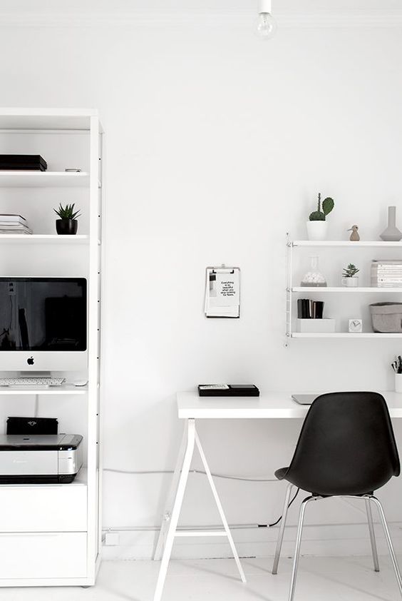 Minimal workspace sHelfies. A workspace that is decluttered, tidy and minimal offers a clear mind ready for the workload ahead!