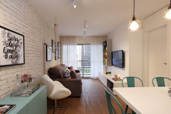 Neste apartamento pequeno, o tijolinho dá cara de loft aos ambientes | Casa