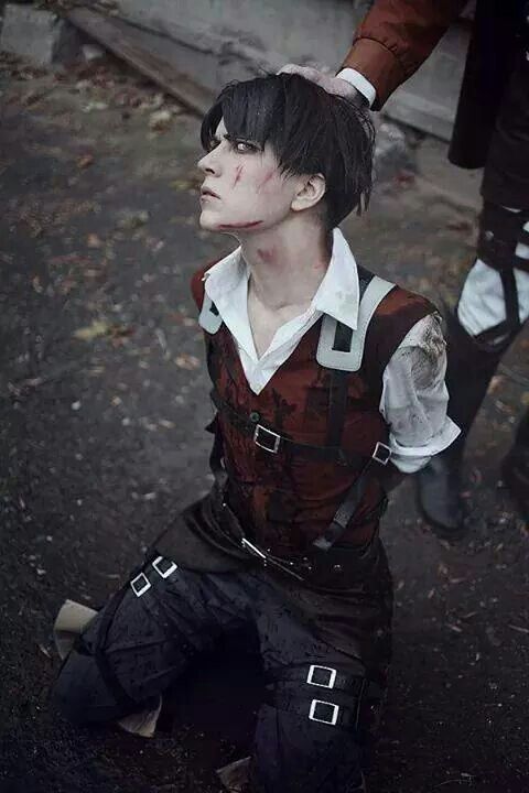 OMG GUYS. THAT'S GOT TO BE THE MOST HANSOME, BEAUTIFUL, AND AMAZING COSPLAY OF LEVI YET I MEAN THE OTHERS DONT SO THAT WELL AND THEY DONT CAPTURE HIS AMAZING FACIAL FEATURES BUT THIS IS SPOT ON OMG.
