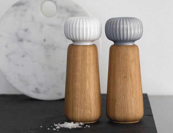 Spruce up your table down to the finest details with the Kahler Hammershoi Porcelain Salt Grinder.
