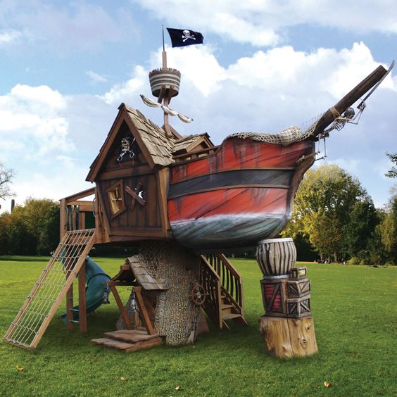 The Pirate Ship Playhouse - Hammacher Schlemmer -I'd make a larger grown-up verison!