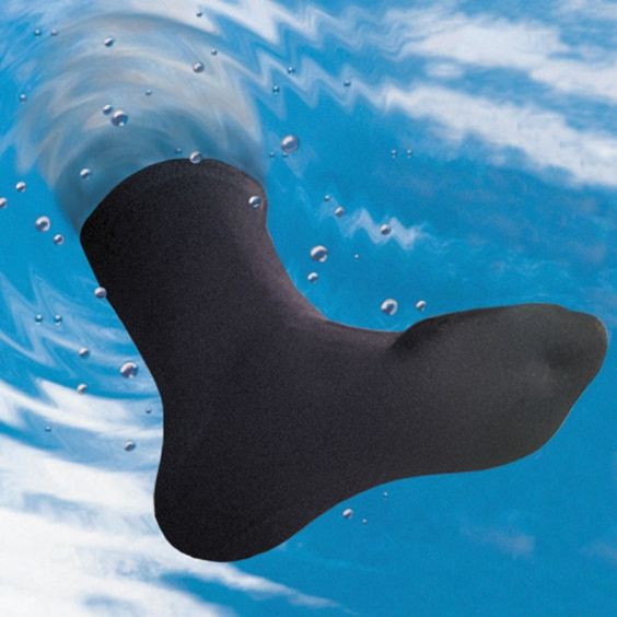 These are the fleece-lined waterproof socks that keep extremities dry and warm down to temperatures as low as -30º F. Used by the  military, the socks have an outer layer of nylon/Lycra for durability and a comfortable stretch fit, a waterproof middle layer, and an inner layer of expedition-weight, double-velour Polartec® fleece that wicks away moisture. Pressure tested to ensure against leaks.