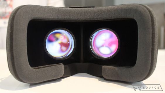 Zeiss VR One Plus Universal VR Headset Hands On