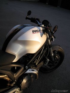 09 Ducati Monster 696 (when it comes to this girls, Italians rules)
