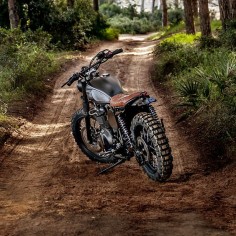 2007 Triumph- Macco Motors Where'd that year go? Suddenly ‘tis the season to be jolly and we're on our last bike of the year. Damn. So, what better way to say ‘season's greetings’ than with the latest build from Spain's ...