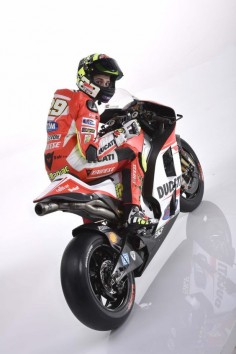 2015-Ducati-Desmosedici-GP15-MotoGP-Andrea-Iannone-16