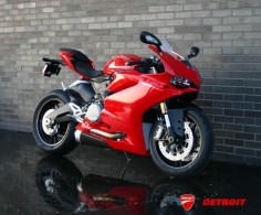 2016 959 PANIGALE!! THE PERFECT BALANCE! From the track to the road The technology and performance of the new 959 Panigale are those of a large-displacement Superbike, with increased accessibility. The perfect balance for high-performance riding in all conditions, from the street to the track. CLICK HERE FOR SPECS