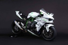 2016 Kawasaki Ninja H2R in White Livery Is the Queen of Supercharged Ice | 