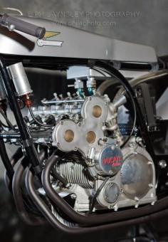 8 gears, 14,000 rpm, just 20 horses - Ducati 125