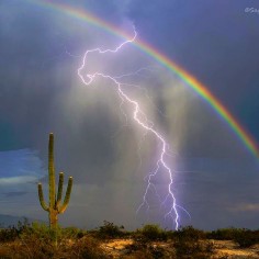 Amazing capture of lightning and a rainbow in Tucson, Arizona (Photo via Instagram by @tucsonre)