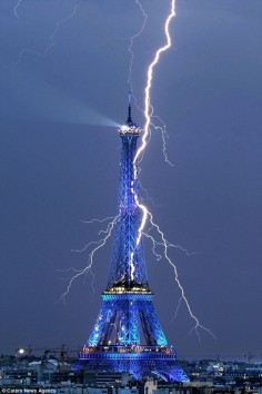 Ameteur Photo­grapher Bertrand Kulik shot a spectacular photo of lightning striking behind the Eiffel Tower in Paris in July 2008.