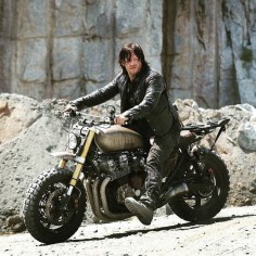 “Any walking dead fans? Check out Darlys Honda Cb750 (link in BIO) . . . . #caferacer #hondacb #honda #motorcycle #style #beautiful #mcm #wcw #hot…”
