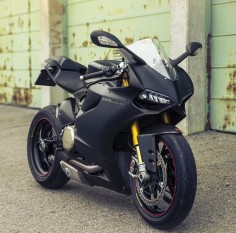 Be Sly — Black pack Ducati Panigale