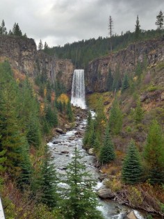 Beautiful Tumalo Falls in Bend Oregon. Check out this easy hike plus other fun things to do when you visit Bend, OR.